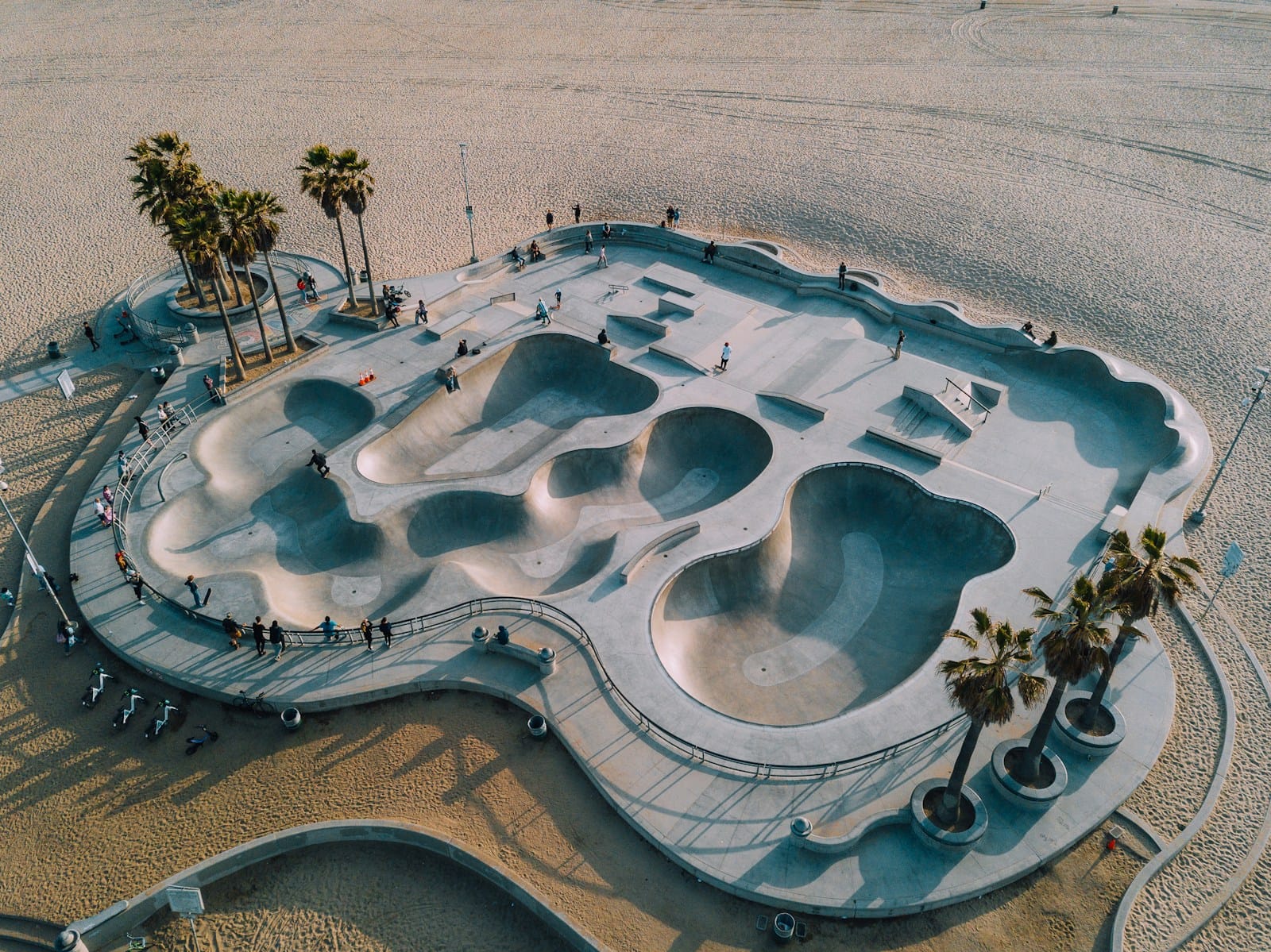 skatepark outdoor en béton