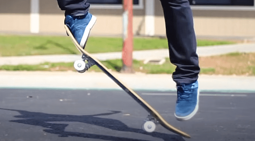 Ollie pour un kickflip