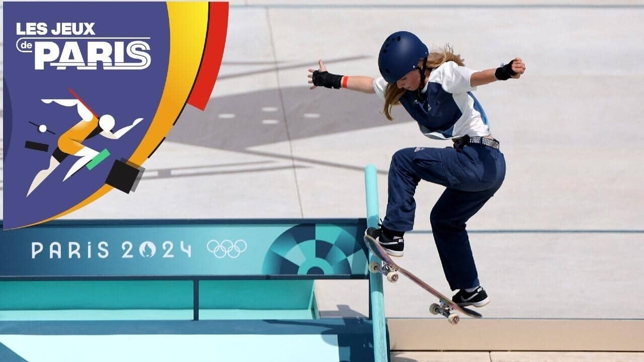 La skateuse Lucie Schoonheere qui fait son trick lors des jeux olympique 2024 de PARIS