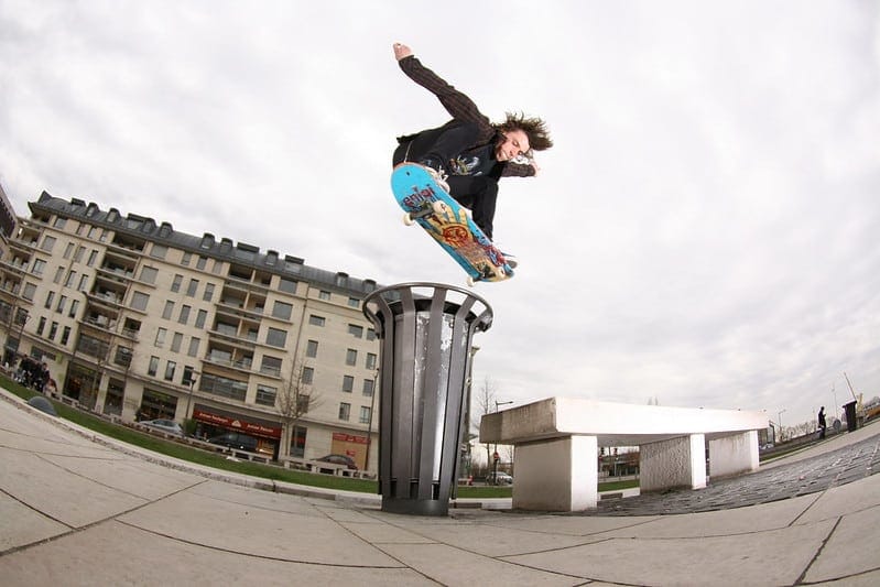 Backside 180 en skateboard par Guillaume à Rouen